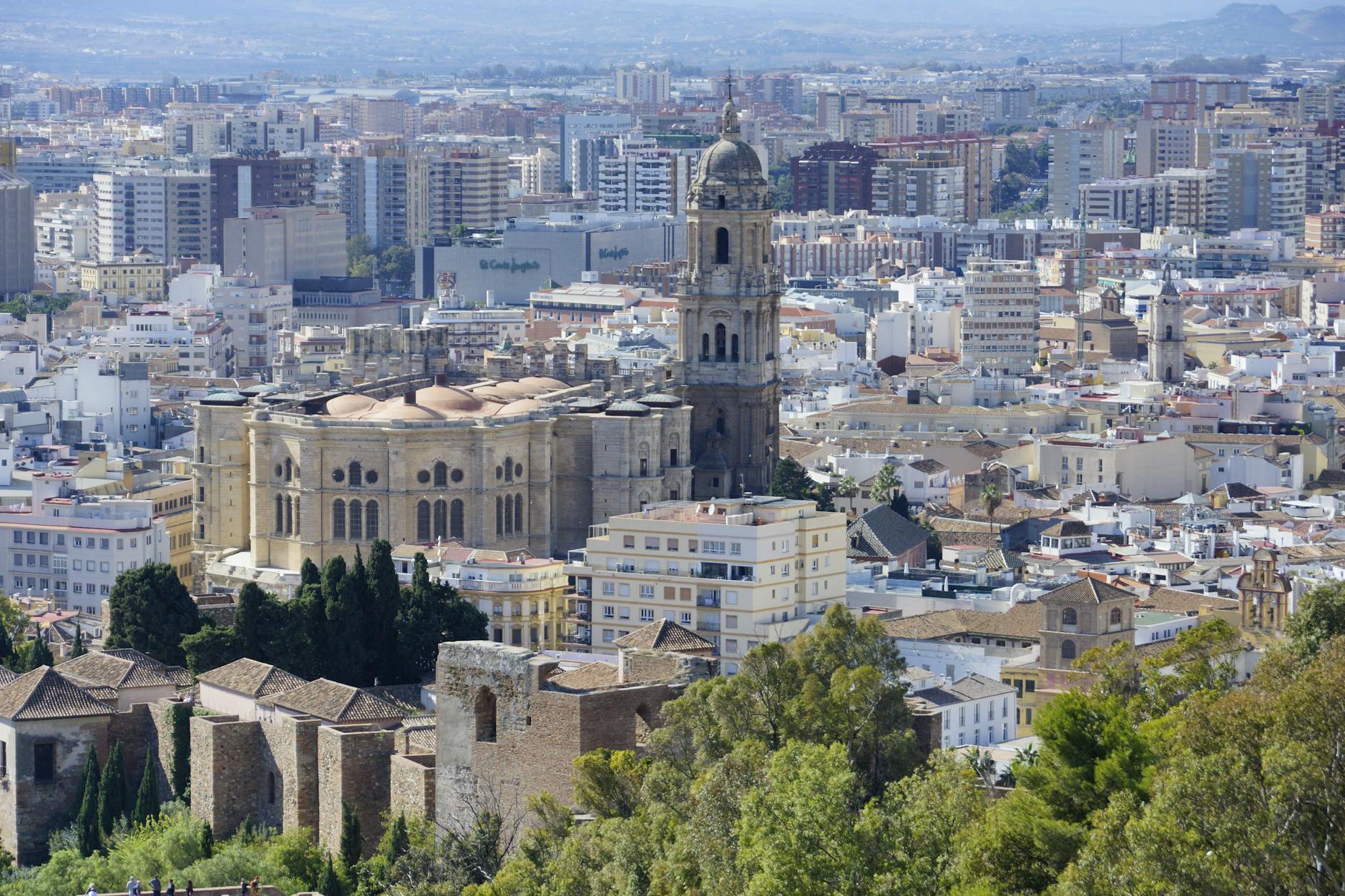 Málaga: Guía de Cultura, Gastronomía e Historia