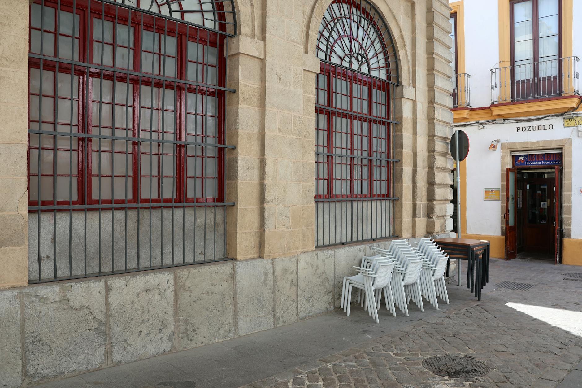A serene street view in Jerez de la Frontera, showcasing architectural beauty.