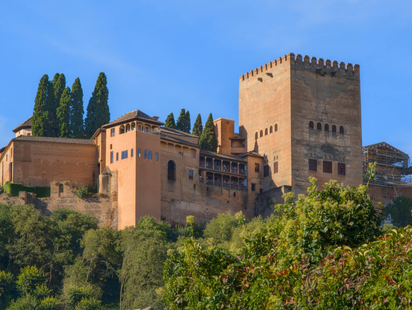 Guía Práctica de la Alhambra: Horarios, Transporte y Consejos de Visita