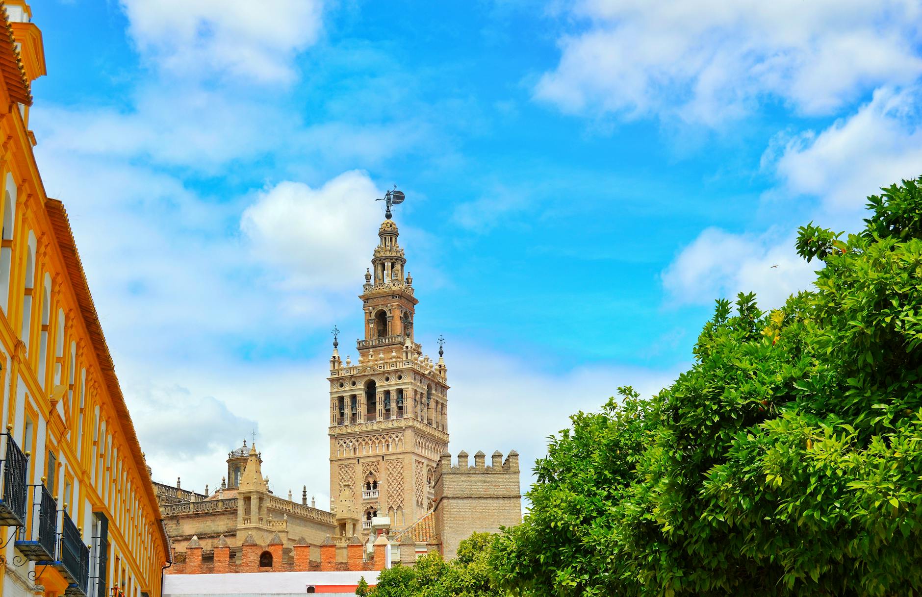 The iconic La Giralda tower in Sevilla, Spain, with vibrant architecture against a clear blue sky.