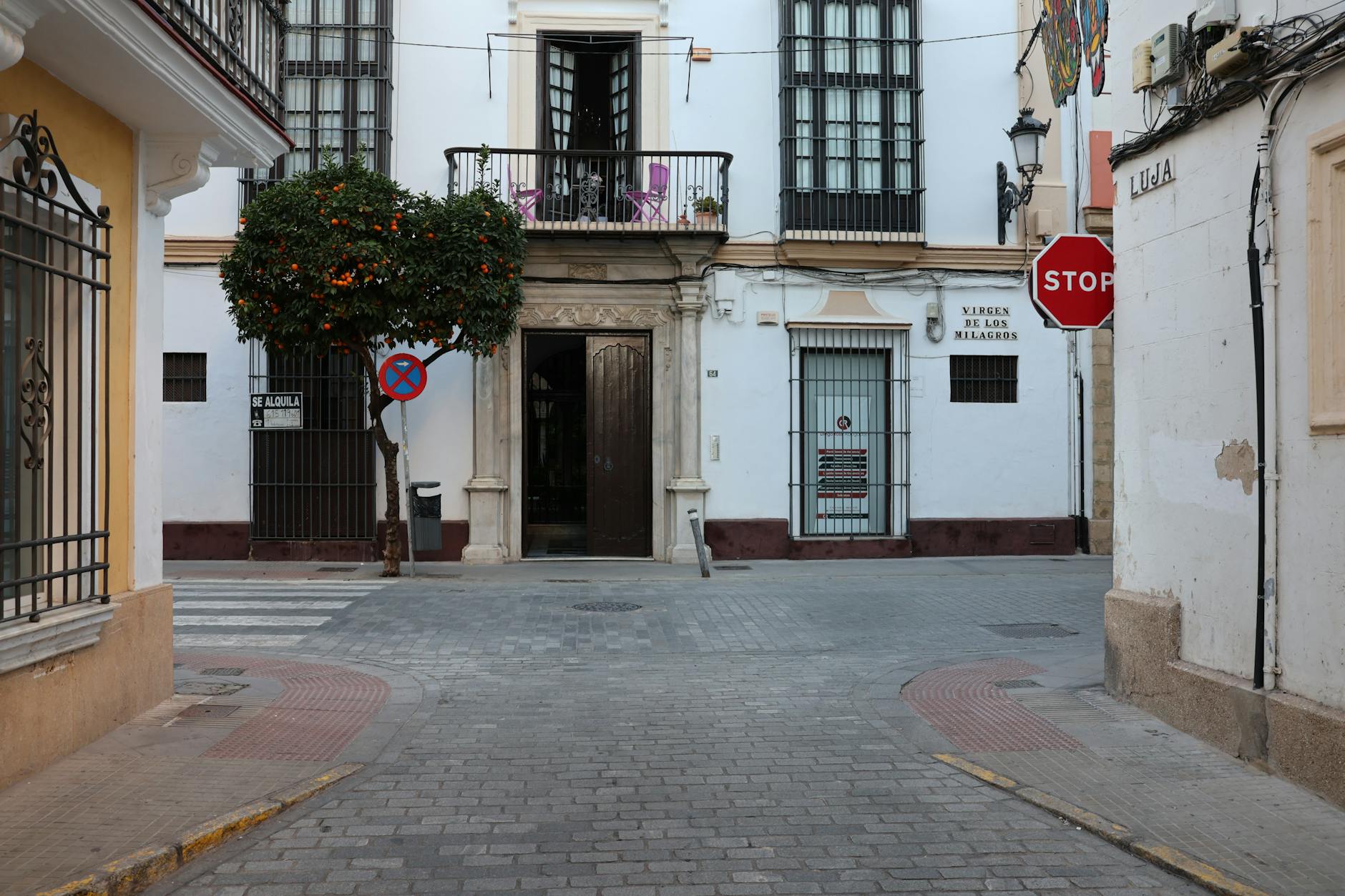Picturesque street scene in El Puerto de Santa María, capturing the charm of Andalusian architecture.