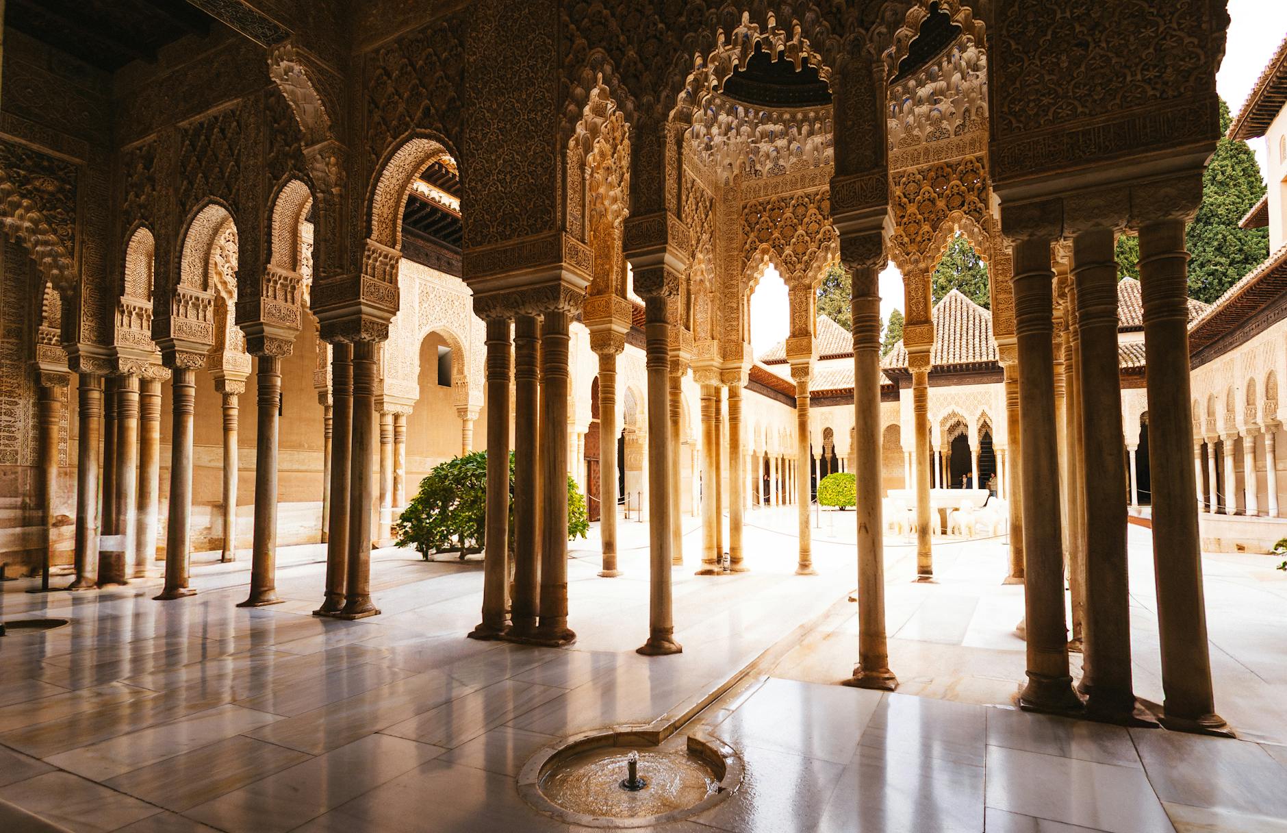 Imagen de Qué ver en la Alhambra: palacios, patios y jardines