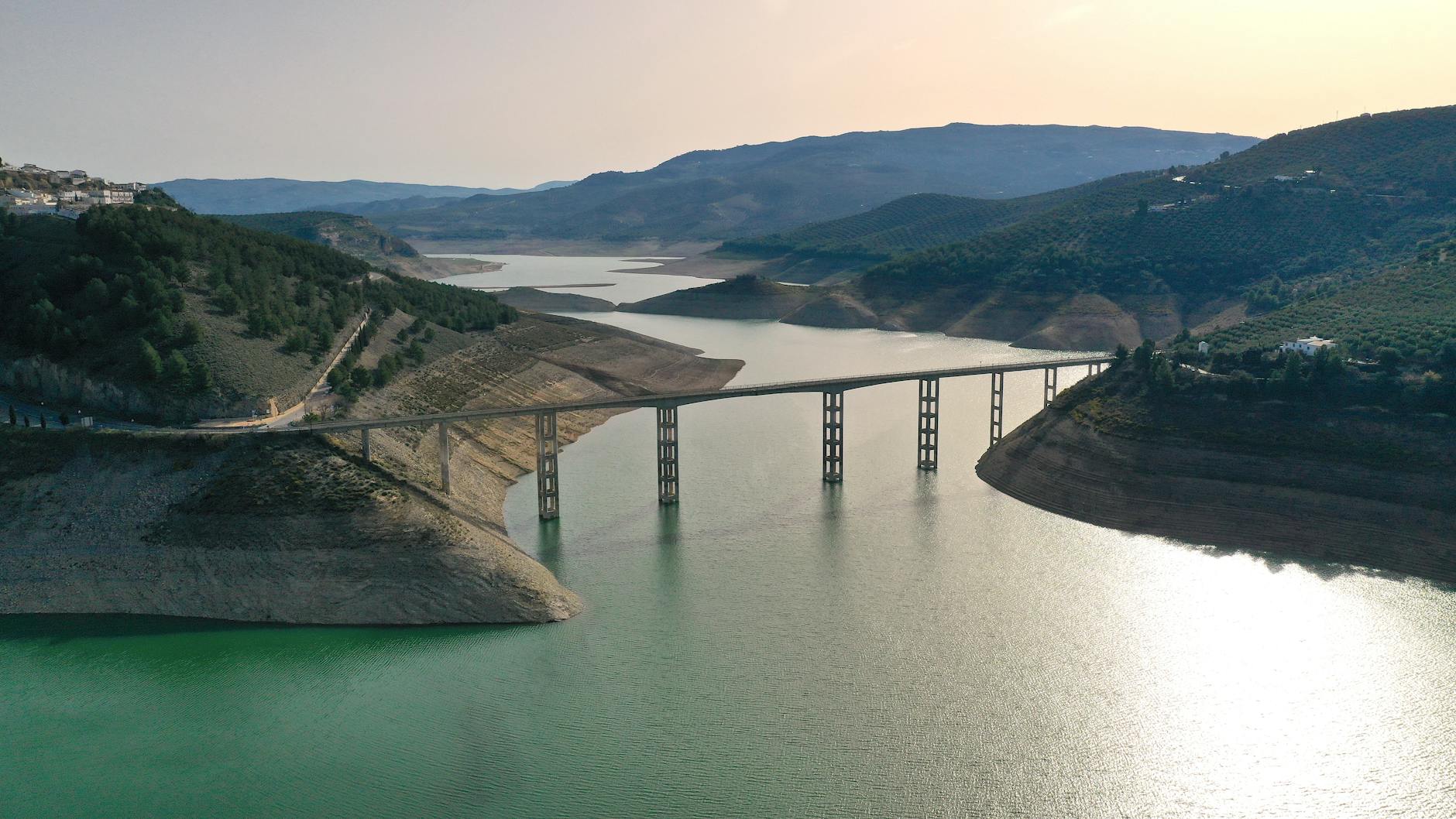 A stunning aerial view of a bridge over the Iznájar Reservoir in Spain.
