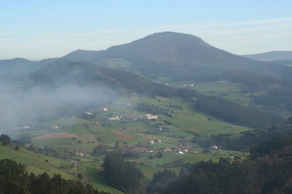 Foto de Linares (Salas - Asturies) Tomada desde El Barrio (Mallecina)