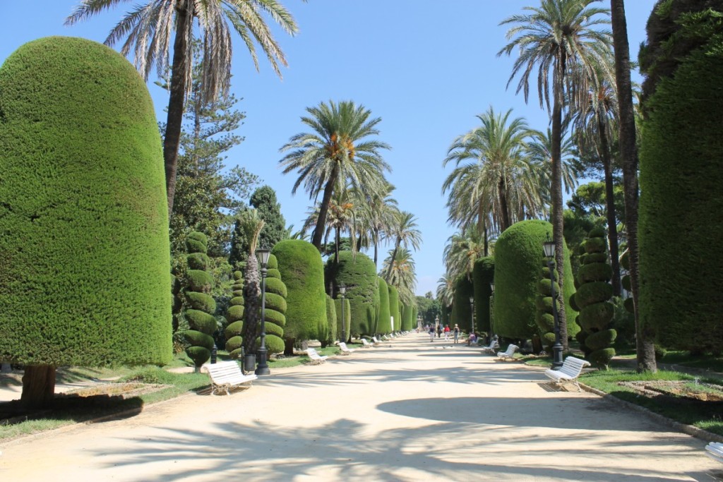 Parque Genovés. El parque Genovés es un jardín histórico situado junto al mar en el casco histórico de Cádiz (España). Constituye uno de los más destacados de la ciudad. Su origen se remonta a finales del siglo XVIII, aunque a lo largo de su historia, ha sufrido…