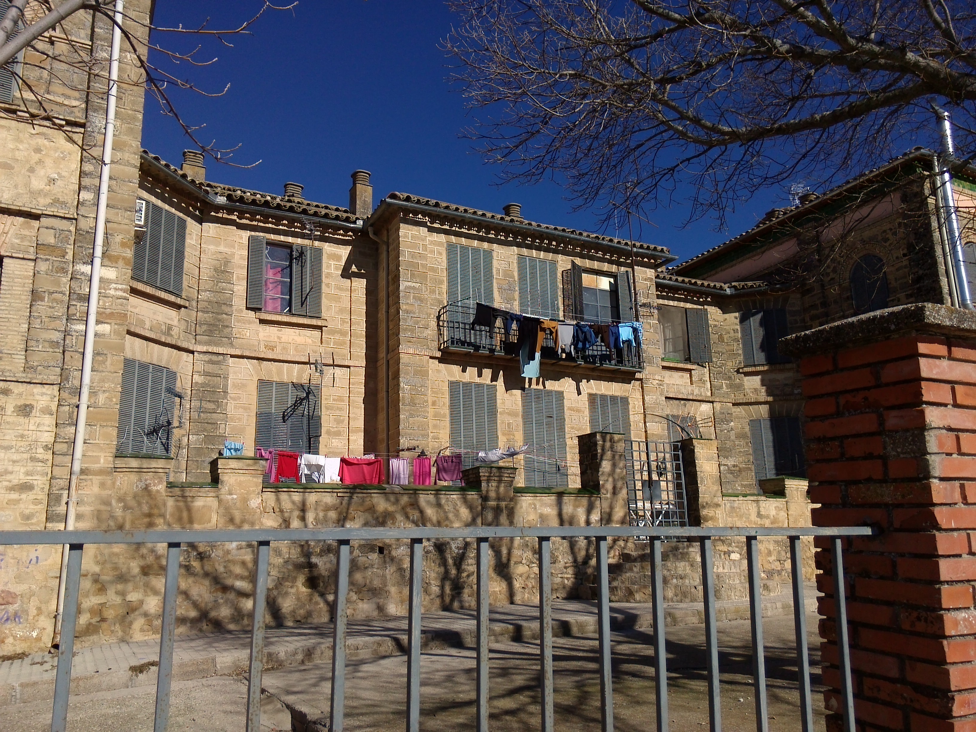 Alcázar de Úbeda. Se llama Alcázar de Úbeda a un castillo que hubo en el Cerro de Ibiut, de esa localidad de la provincia de Jaén, de la región de Andalucía (España). Está declarado BIC como Patrimonio Inmueble de Andalucía con el nombre de "Sitio Arqueológico…