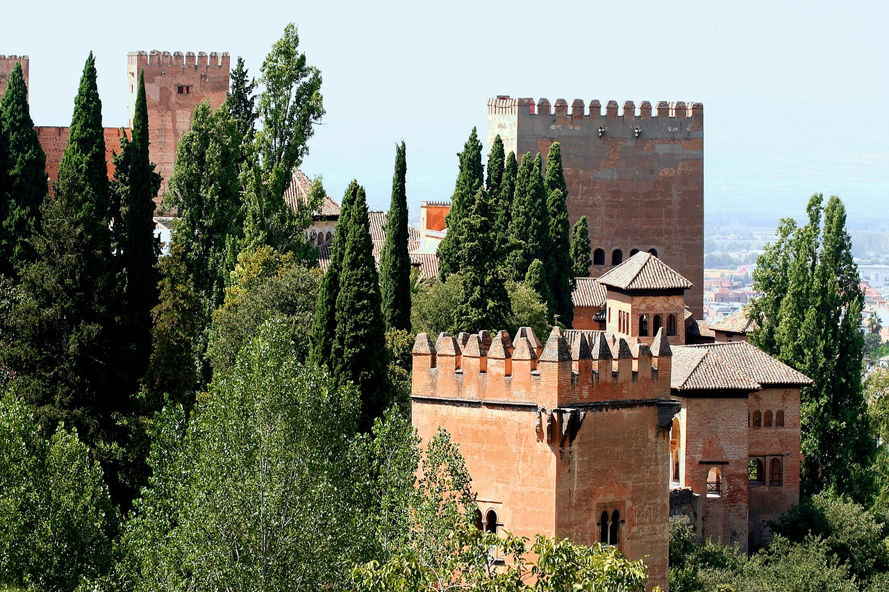 Alhambra de Granada: Guía práctica de visita, horarios y transporte
